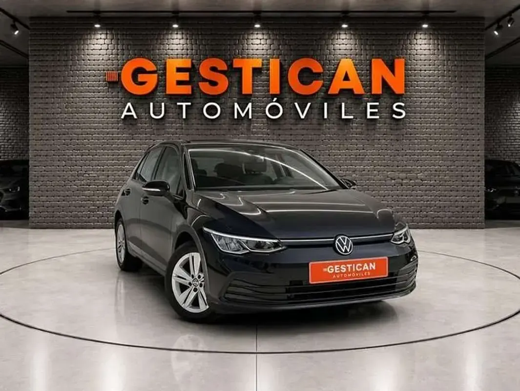 Usado VW Golf VIII Life 110 CV (80 kW) 2022 Negro Utilitario