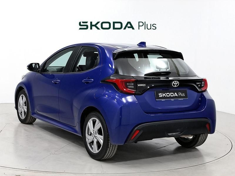 Usado Toyota Yaris Hybrid Active 116 CV (85 kW) 2024 Azul Berlina
