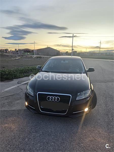 Usado Audi A3 Ambiente 105 CV (77 kW) 2012 Negro Utilitario