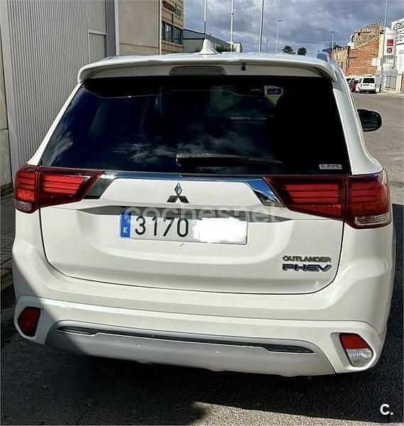 Usado Mitsubishi Outlander P-HEV Motion 224 CV (164 kW) 2020 Blanco SUV
