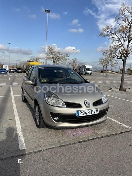 Usado Renault Clio II Privilege 105 CV (77 kW) 2007 Beige Berlina
