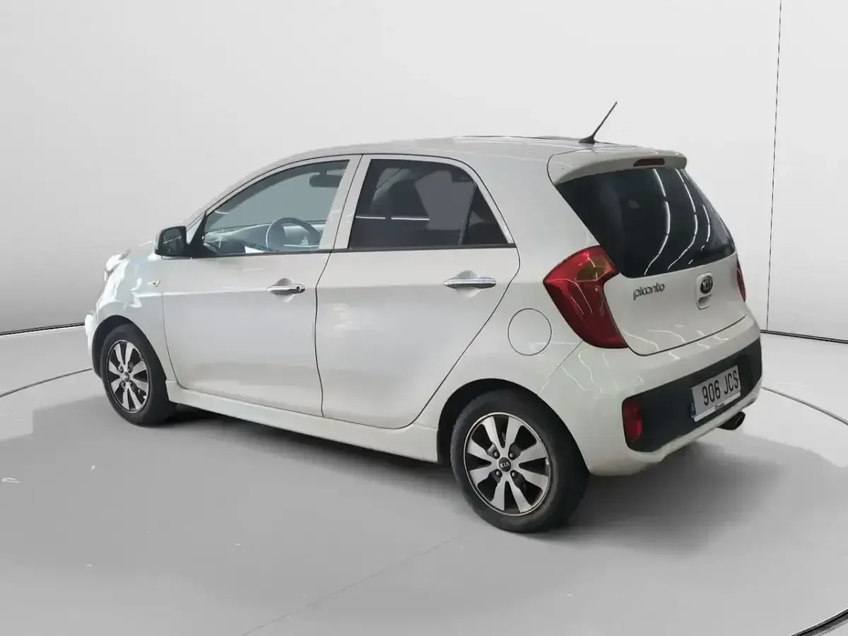 Usado Kia Picanto Urban 69 CV (50 kW) 2015 Blanco Utilitario