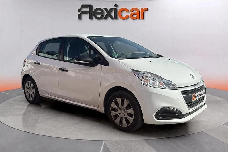 Blanco Usado 2016 Peugeot 208 Access Utilitario | 6490 € (Super precio) - Imagen 1/4