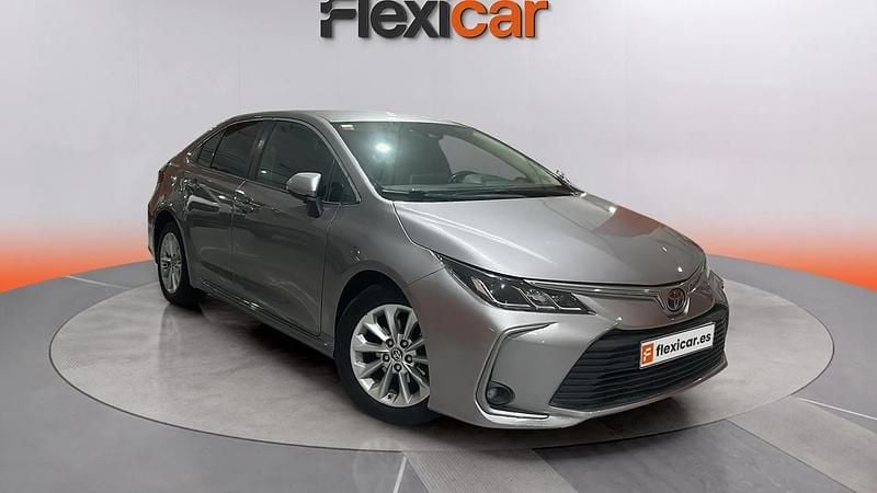 Usado Toyota Corolla Advance 122 CV (89 kW) 2021 Gris Berlina