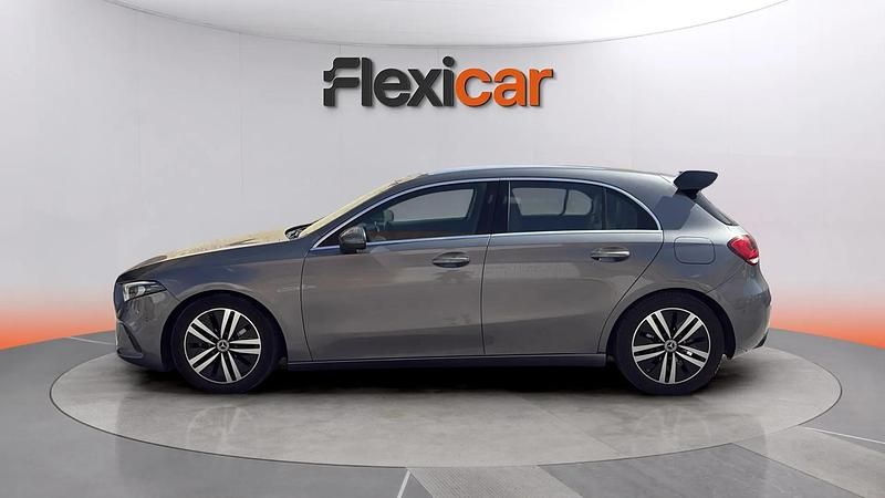 Usado Mercedes A180 116 CV (85 kW) 2018 Gris Utilitario