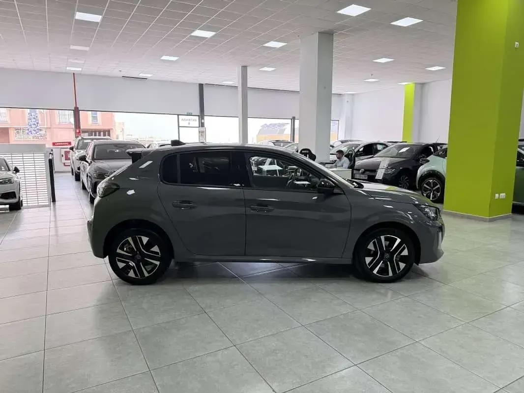 Usado Peugeot 208 Allure 110 CV (80 kW) 2025 Gris Utilitario