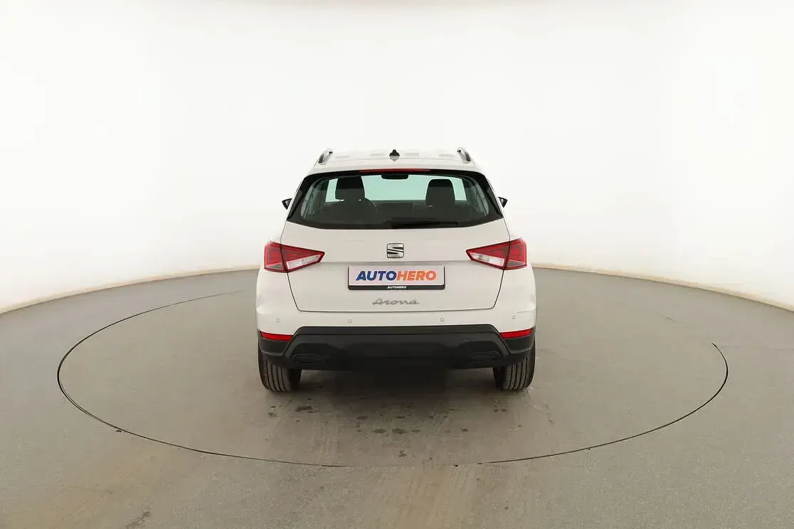 Usado Seat Arona Style 110 CV (80 kW) 2021 Blanco SUV