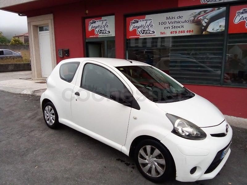 Usado Toyota Aygo City 68 CV (50 kW) 2013 Blanco Utilitario