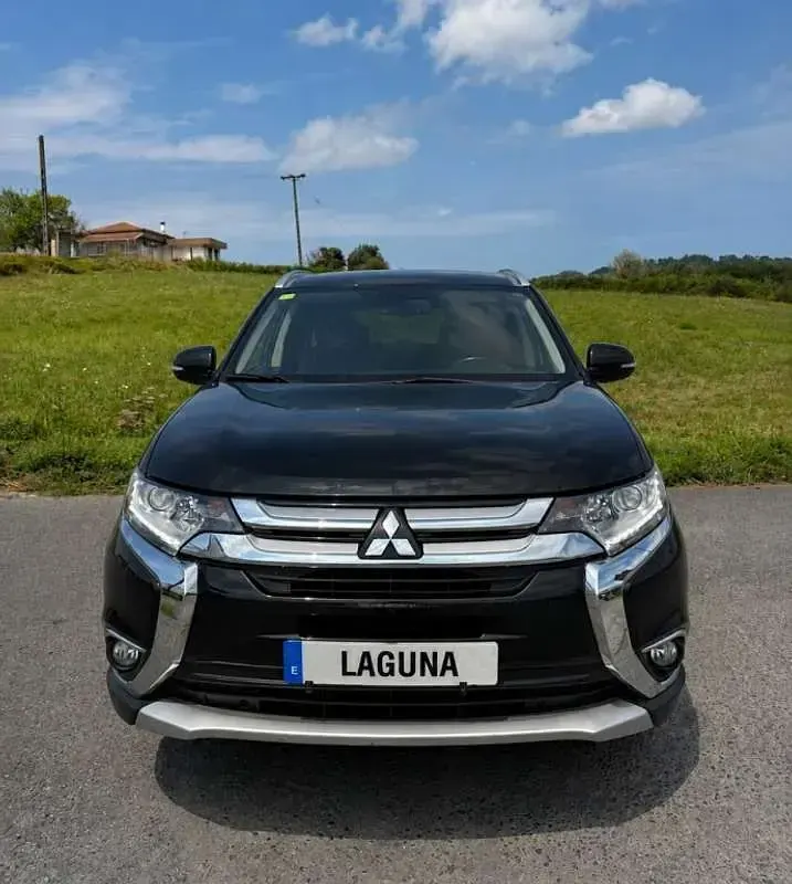 Usado Mitsubishi Outlander Motion 150 CV (110 kW) 2016 Negro SUV