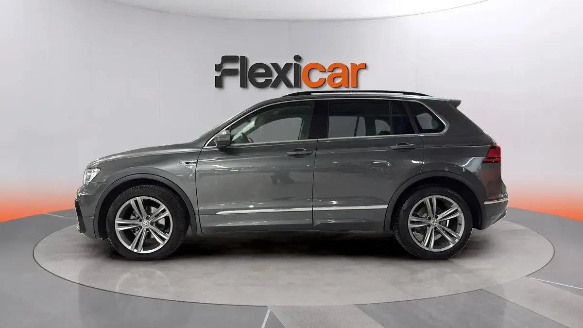 Usado VW Tiguan R-line 150 CV (110 kW) 2021 Gris SUV