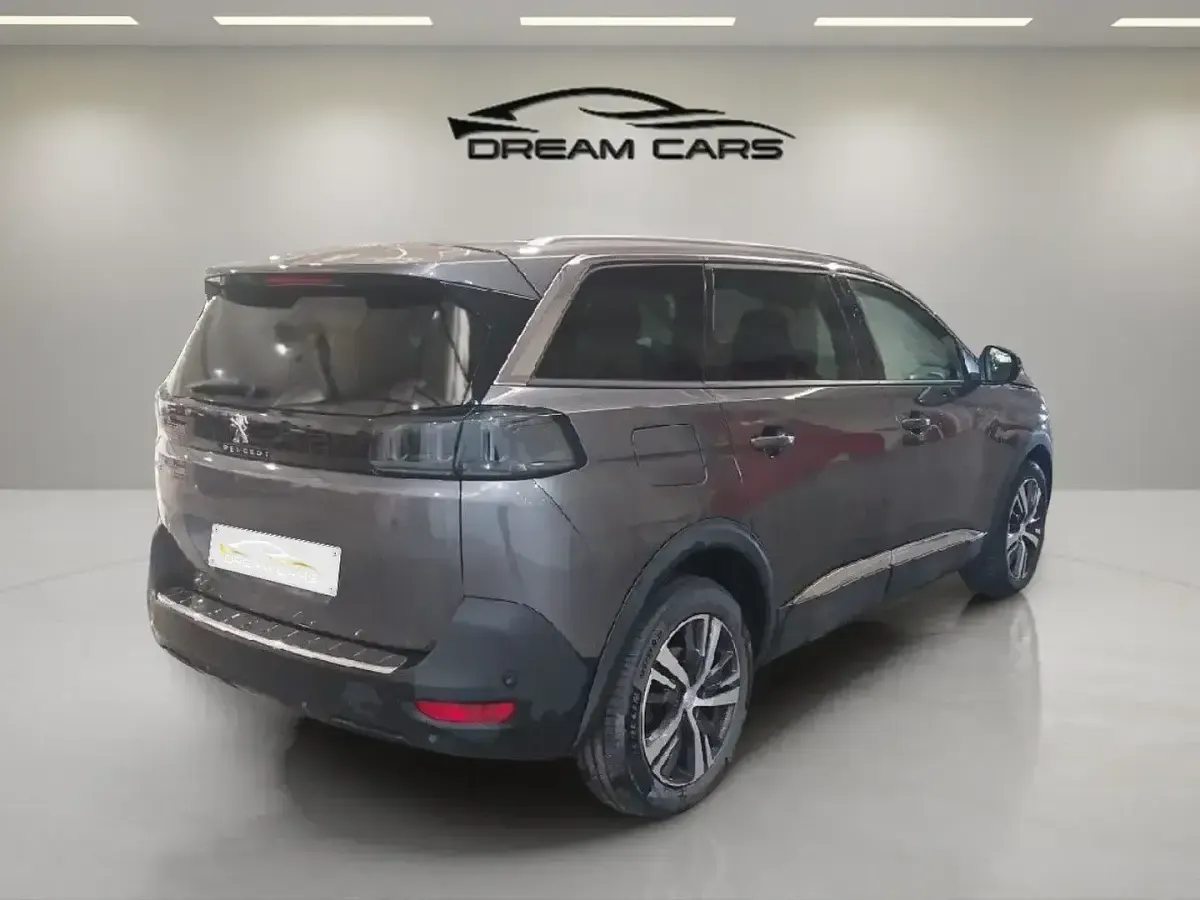 Usado Peugeot 5008 Allure 130 CV (95 kW) 2021 Gris SUV