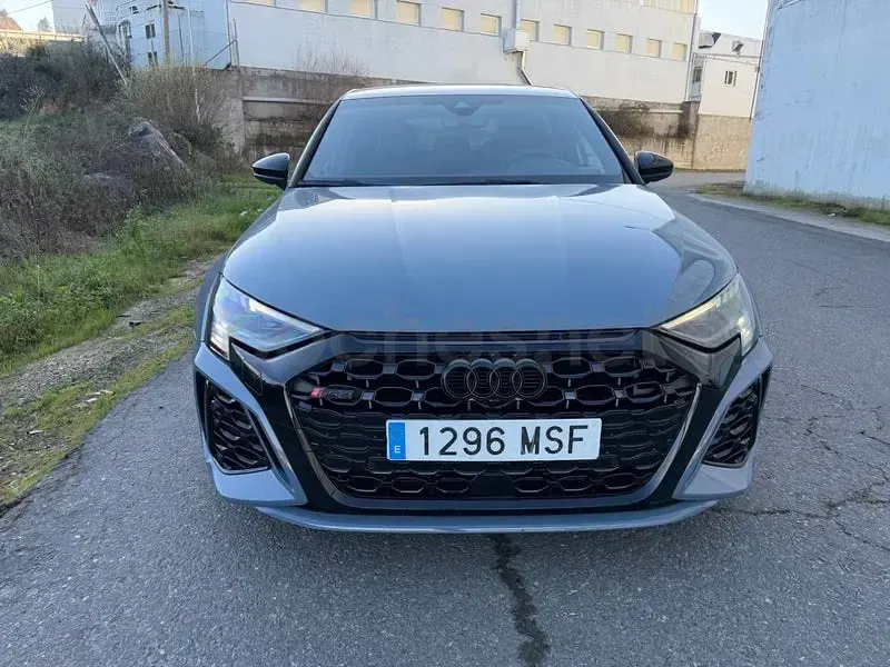 Usado Audi RS3 400 CV (294 kW) 2022 Gris / plata Berlina