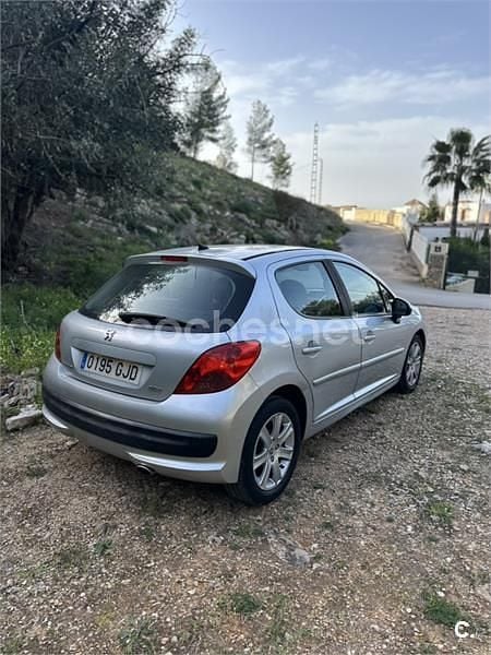 Usado Peugeot 207 Premium 120 CV (88 kW) 2008 Gris / plata Berlina