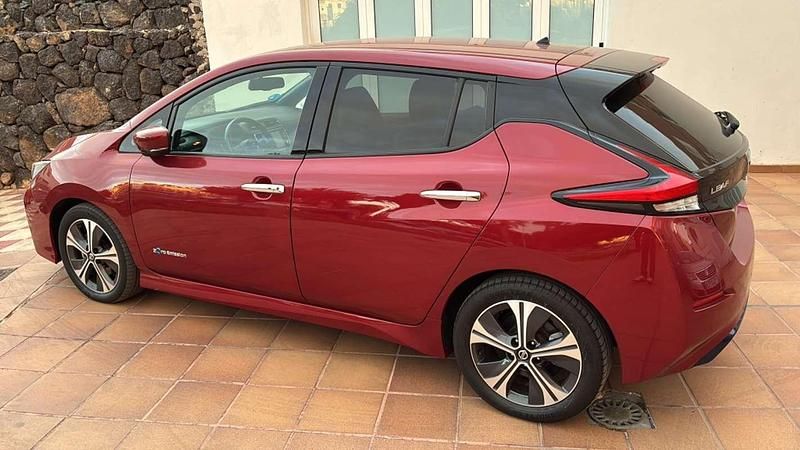 Usado Nissan Leaf Visia 110 kW (150 CV) 2019 Burdeos Utilitario