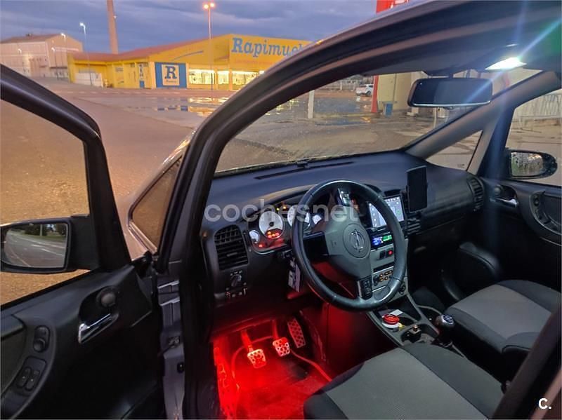 Usado Opel Zafira Comfort 100 CV (73 kW) 2003 Gris / plata Monovolumen