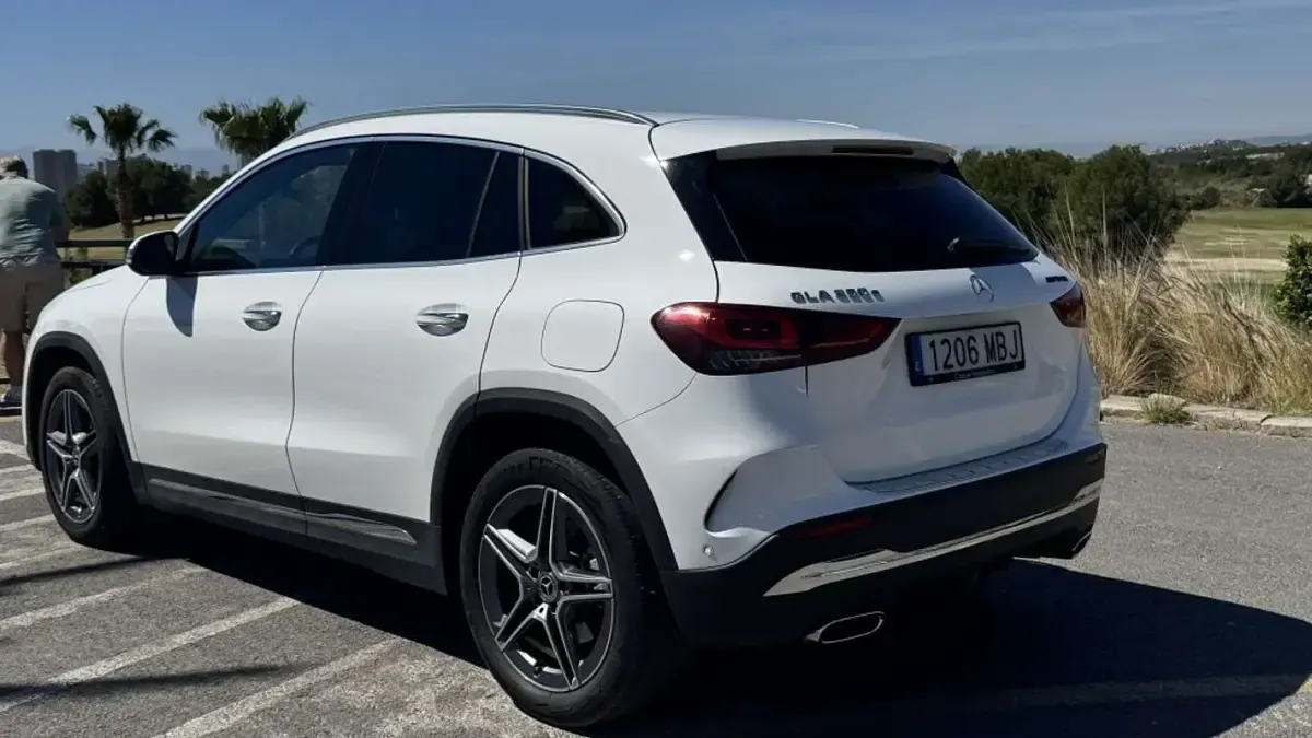 Usado Mercedes GLA250 218 CV (160 kW) 2022 Blanco SUV