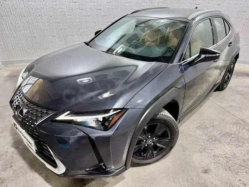 Usado Lexus UX 199 CV (146 kW) 2026 Gris / plata SUV