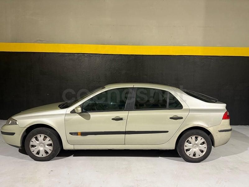 Usado Renault Laguna II Authentique 100 CV (73 kW) 2004 Gris / plata Berlina