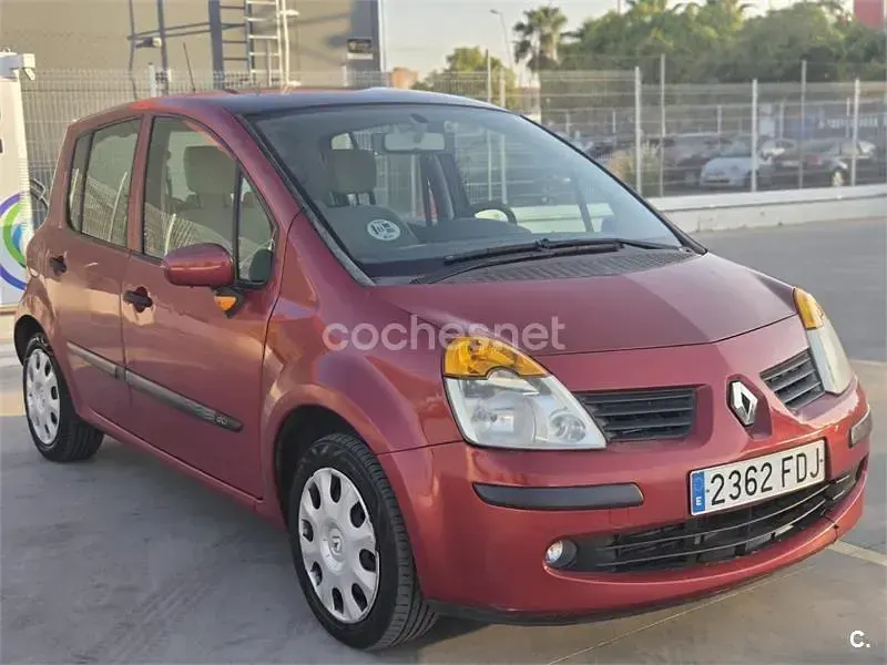 Usado Renault Modus Authentique 85 CV (62 kW) 2007 Rojo Monovolumen
