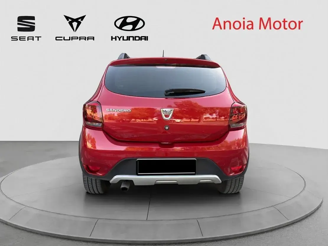 Usado Dacia Sandero Essentiel 90 CV (66 kW) 2018 Rojo Berlina