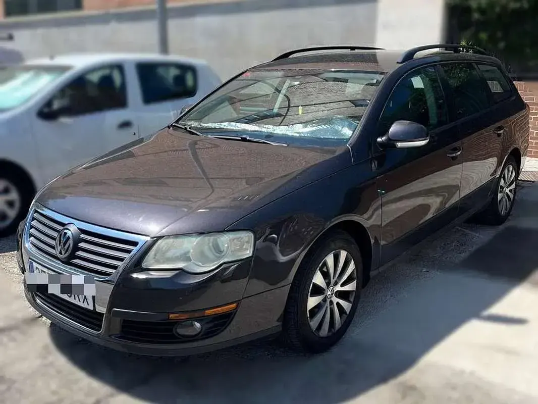 Usado VW Passat Edition 110 CV (80 kW) 2009 Gris Familiar