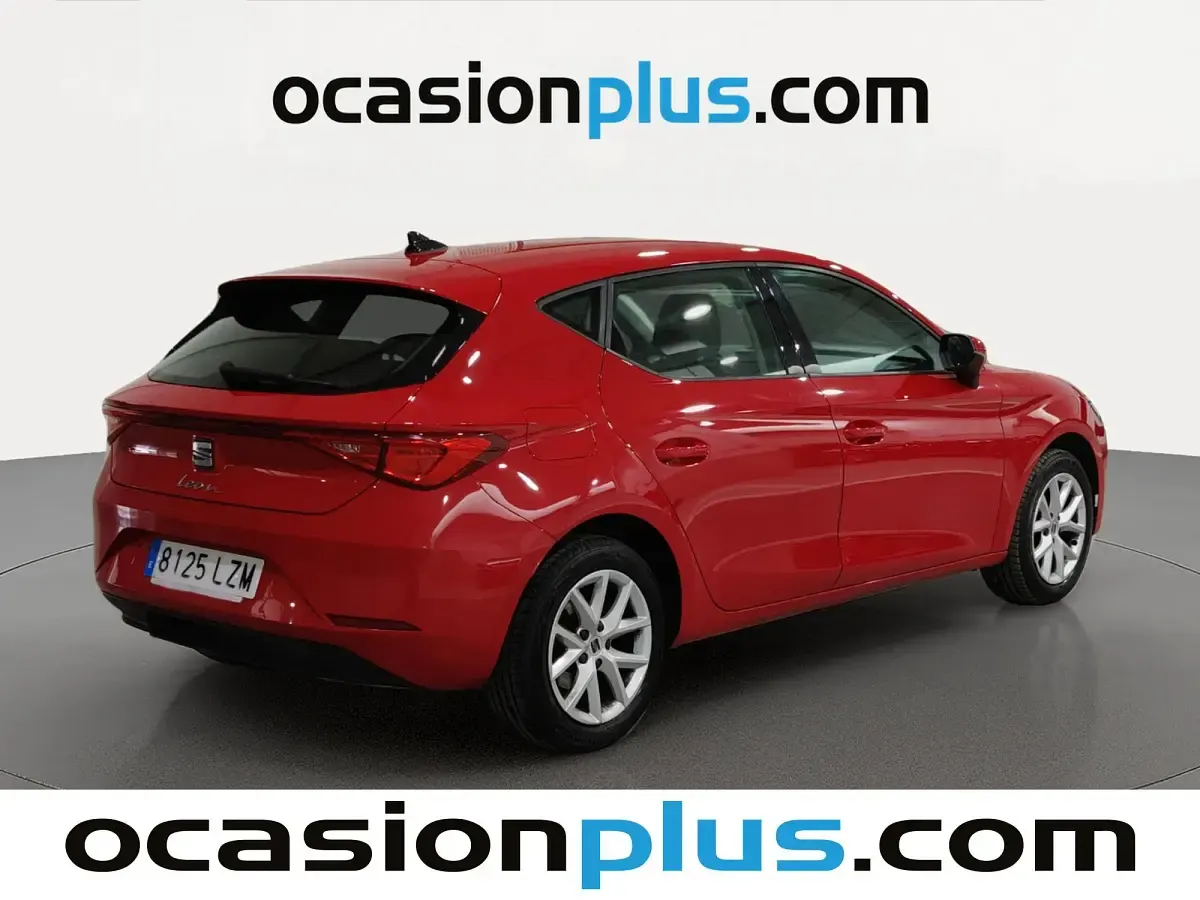 Usado Seat Leon Reference 110 CV (80 kW) 2022 Rojo Utilitario