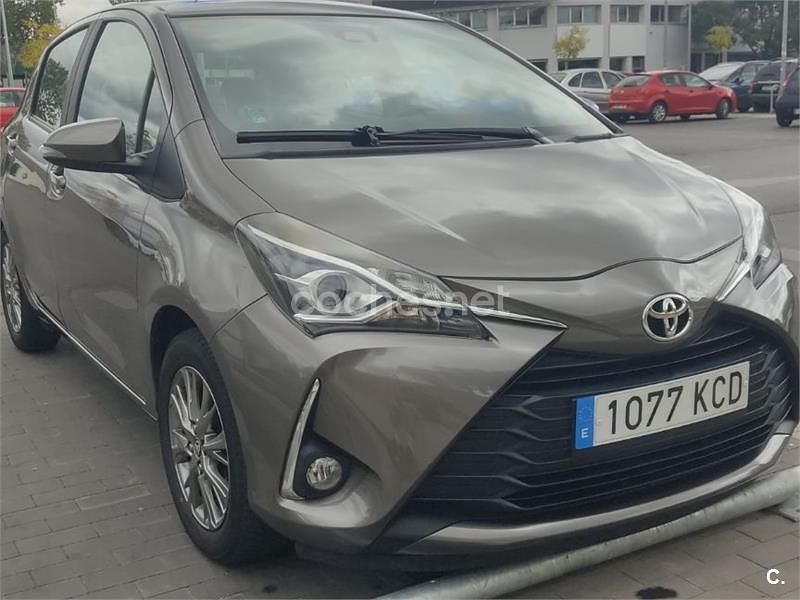 Beige Usado 2017 Toyota Yaris Active Berlina | 9700 € (Buen precio) - Imagen 1/4