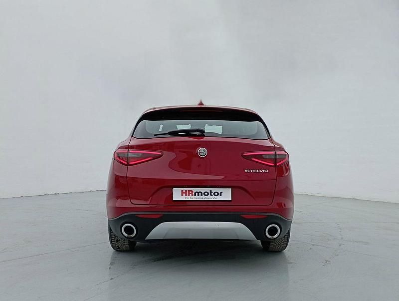 Usado Alfa Romeo Stelvio Business 160 CV (117 kW) 2019 Rojo SUV