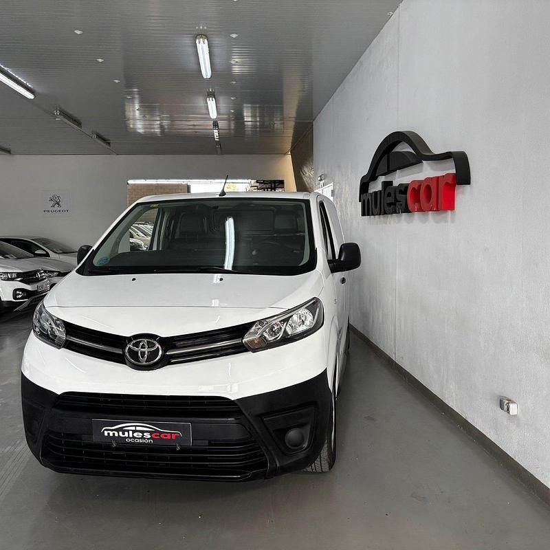 Begagnad Toyota Proace Business Edition 100 HK (73 kW) 2020 Vit Minibuss
