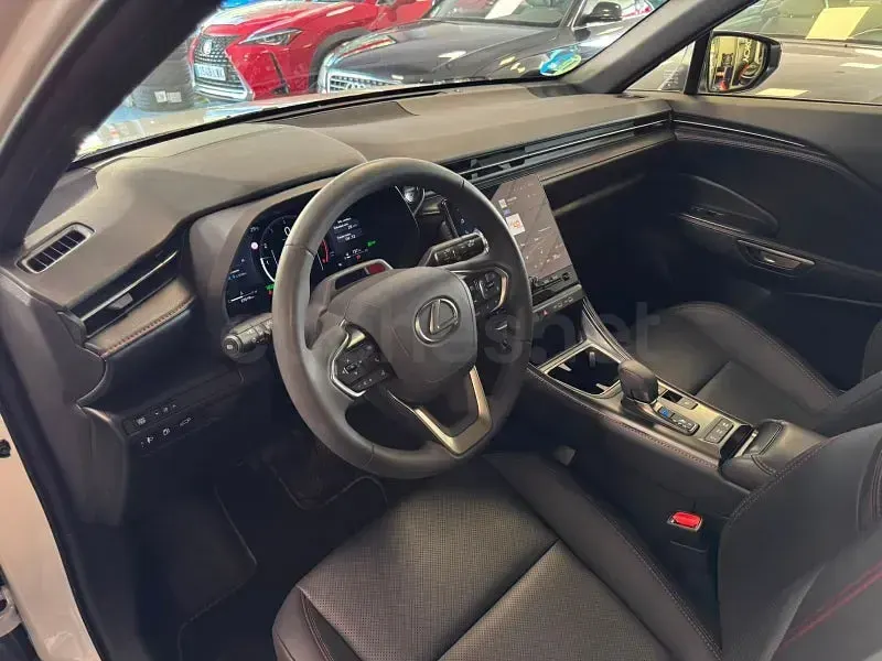 Usado Lexus LBX 136 CV (100 kW) 2024 Blanco SUV