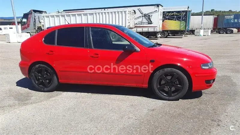 Usado Seat Leon Sport 130 CV (95 kW) 2004 Rojo Utilitario