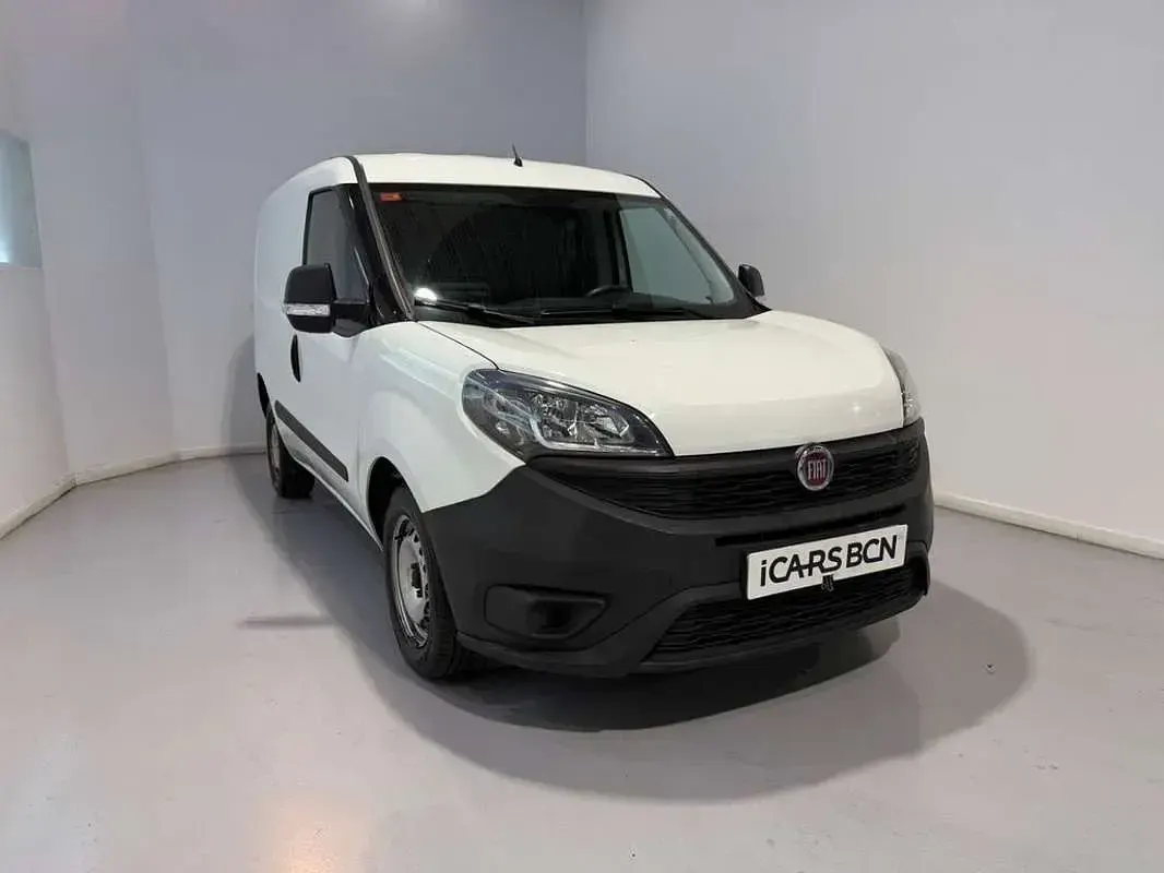 Usado Fiat Doblò 82 CV (60 kW) 2021 Blanco Monovolumen