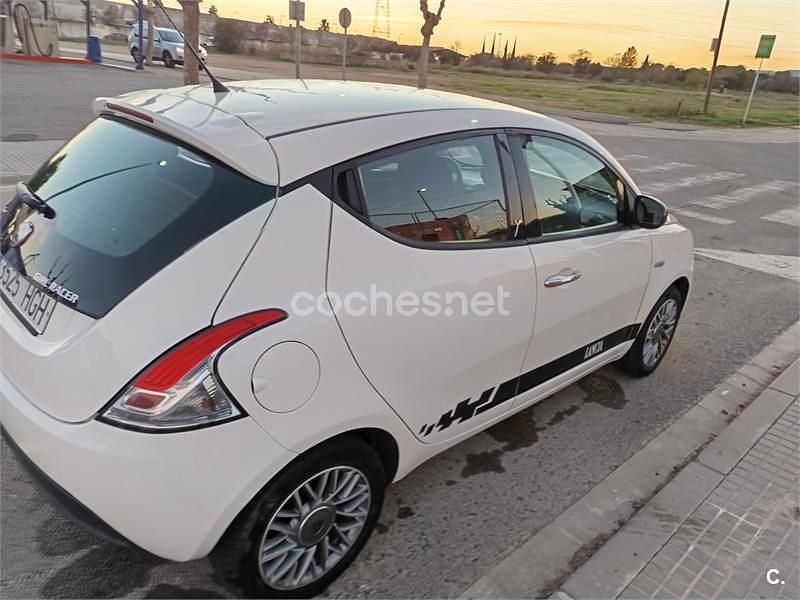 Usado Lancia Ypsilon Gold 69 CV (50 kW) 2011 Blanco Utilitario