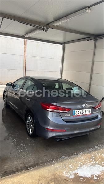 Gris / plata Usado 2017 Hyundai Elantra Berlina | 12.500 € - Imagen 1/4