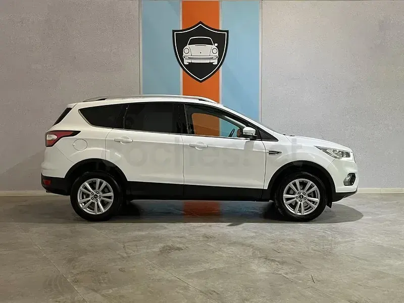 Usado Ford Kuga Trend 120 CV (88 kW) 2020 Blanco SUV