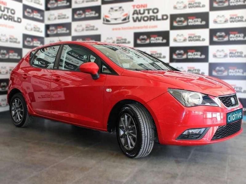 Usado Seat Ibiza Reference 90 CV (66 kW) 2015 Rojo Utilitario