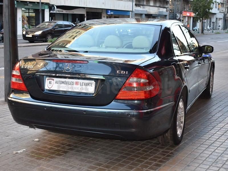 Usado Mercedes E280 Elegance 190 CV (139 kW) 2005 Verde Berlina