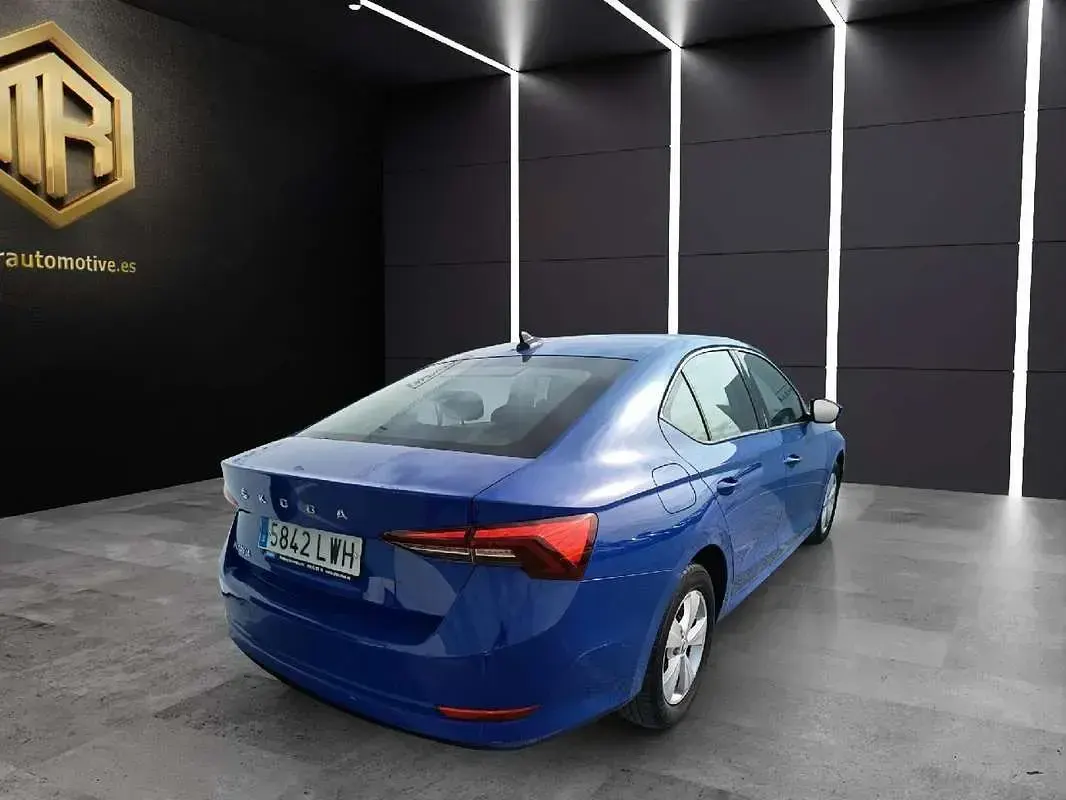 Usado Skoda Octavia Active 116 CV (85 kW) 2022 Azul Berlina