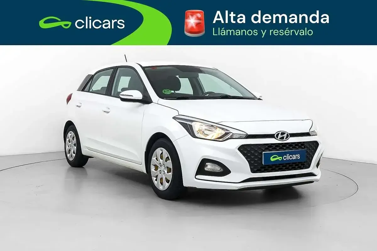 Usado Hyundai i20 75 CV (55 kW) 2019 Blanco Utilitario