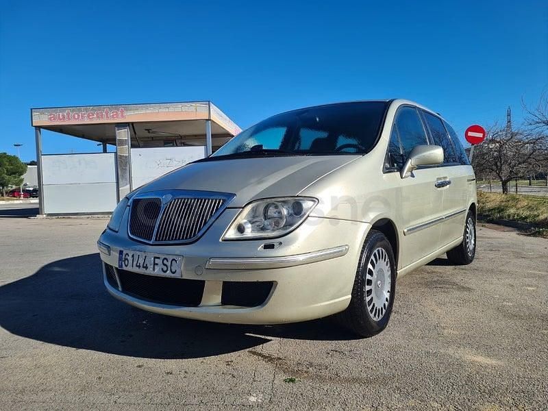 Usado Lancia Phedra 120 CV (88 kW) 2008 Gris / plata Monovolumen