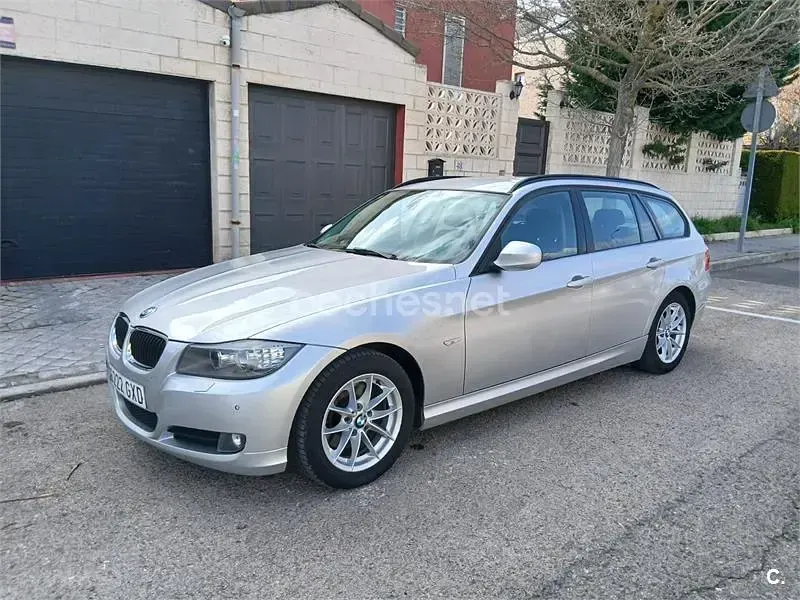 Usado BMW 318 143 CV (105 kW) 2010 Gris / plata Familiar