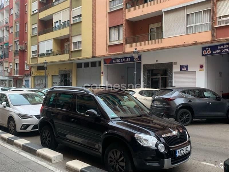 Usado Skoda Yeti Active 105 CV (77 kW) 2010 Negro SUV