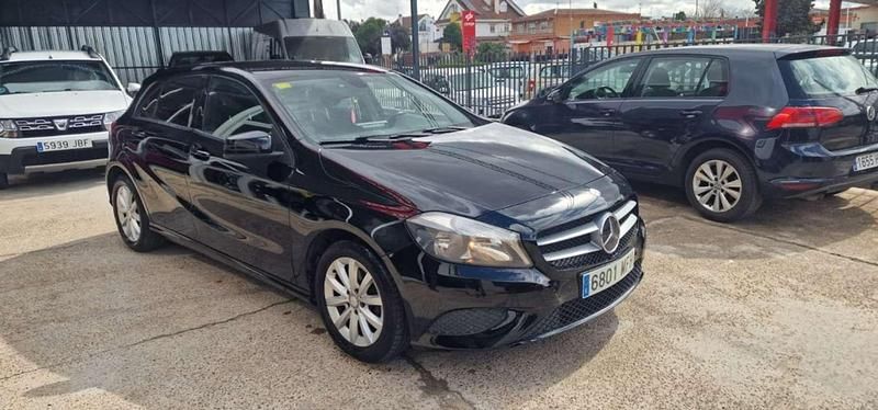 Usado Mercedes A180 Urban 109 CV (80 kW) 2013 Negro Utilitario