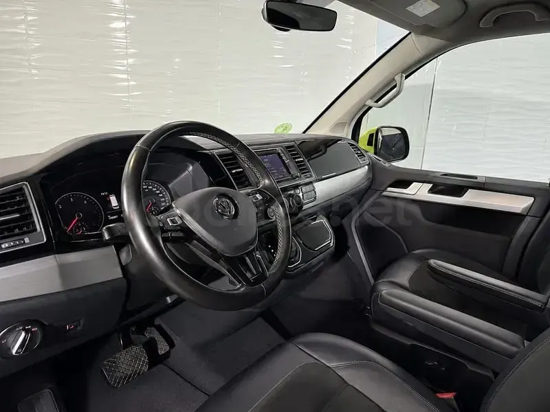 Usado VW Multivan 204 CV (150 kW) 2017 Negro Monovolumen