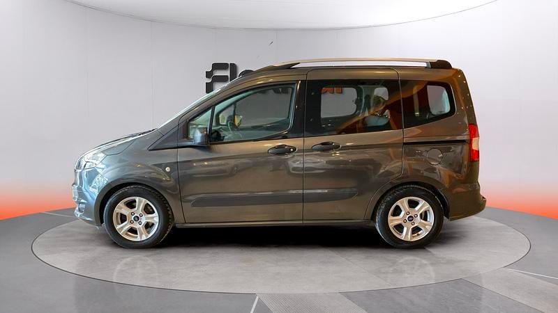 Usado Ford Tourneo Courier Ambiente 100 CV (73 kW) 2017 Beige Monovolumen