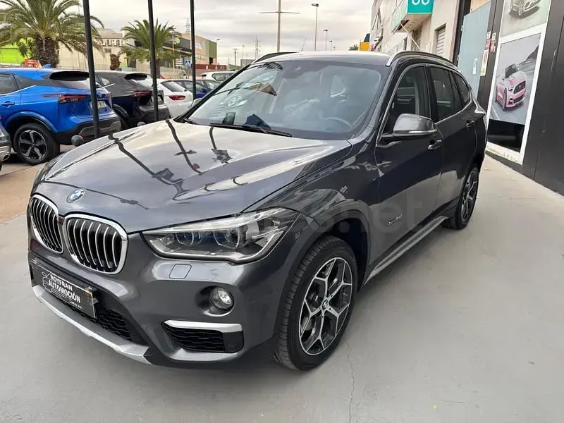 Usado BMW X1 Sport Line 150 CV (110 kW) 2018 Gris / plata SUV
