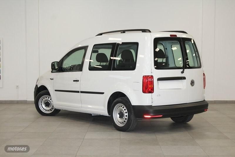 Usado VW Caddy Trendline 102 CV (75 kW) 2017 Blanco Monovolumen