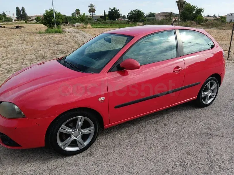 Usado Seat Ibiza Sport 100 CV (73 kW) 2006 Rojo Utilitario