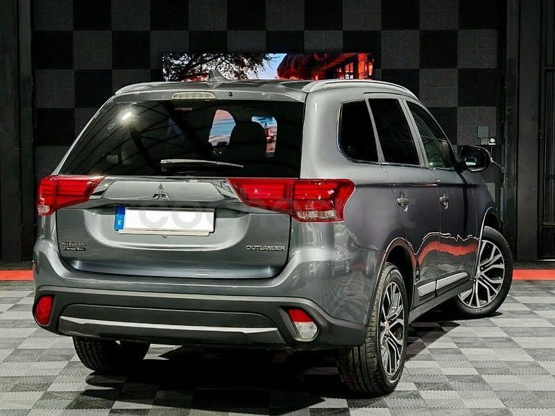 Usado Mitsubishi Outlander Motion 150 CV (110 kW) 2017 Gris / plata SUV