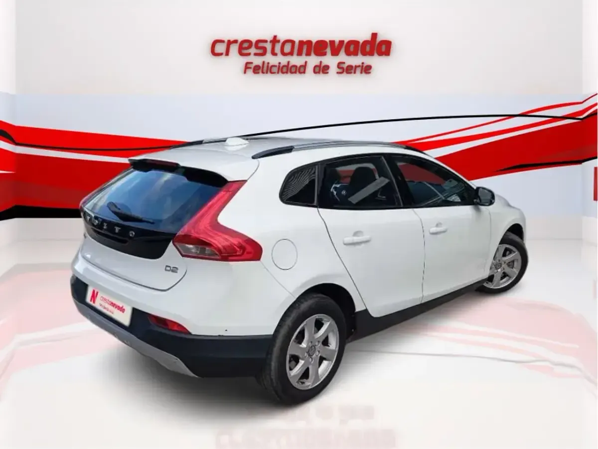 Usado Volvo V40 Momentum 120 CV (88 kW) 2016 Blanco